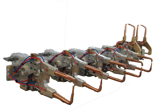 ইলেক্ট্রোম্যাগনেটিক শিল্ডিং 500V 200KVA Servo Spot Welding Gun Hand Held